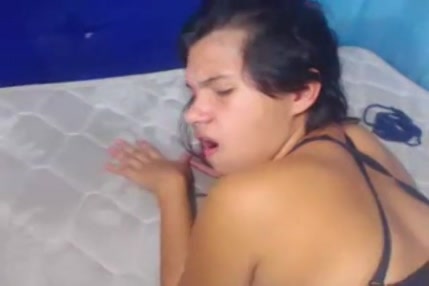 Une espagnole est tombée enceinte et sest fait violer le trou du cul par un étalon