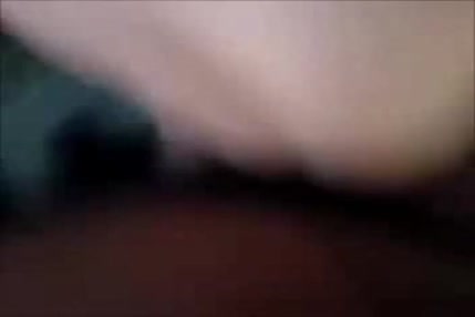 Une indienne se dénude sur une webcam pour de largent